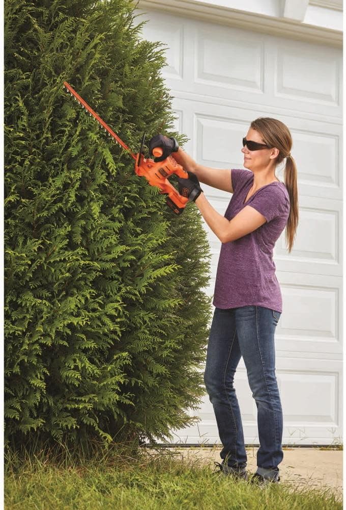 BLACK+DECKER 20V MAX Hedge Trimmer, Cordless, 18 inch Blade, Reduced Vibration, Battery and Charger Included (LHT218C1) - Image 5